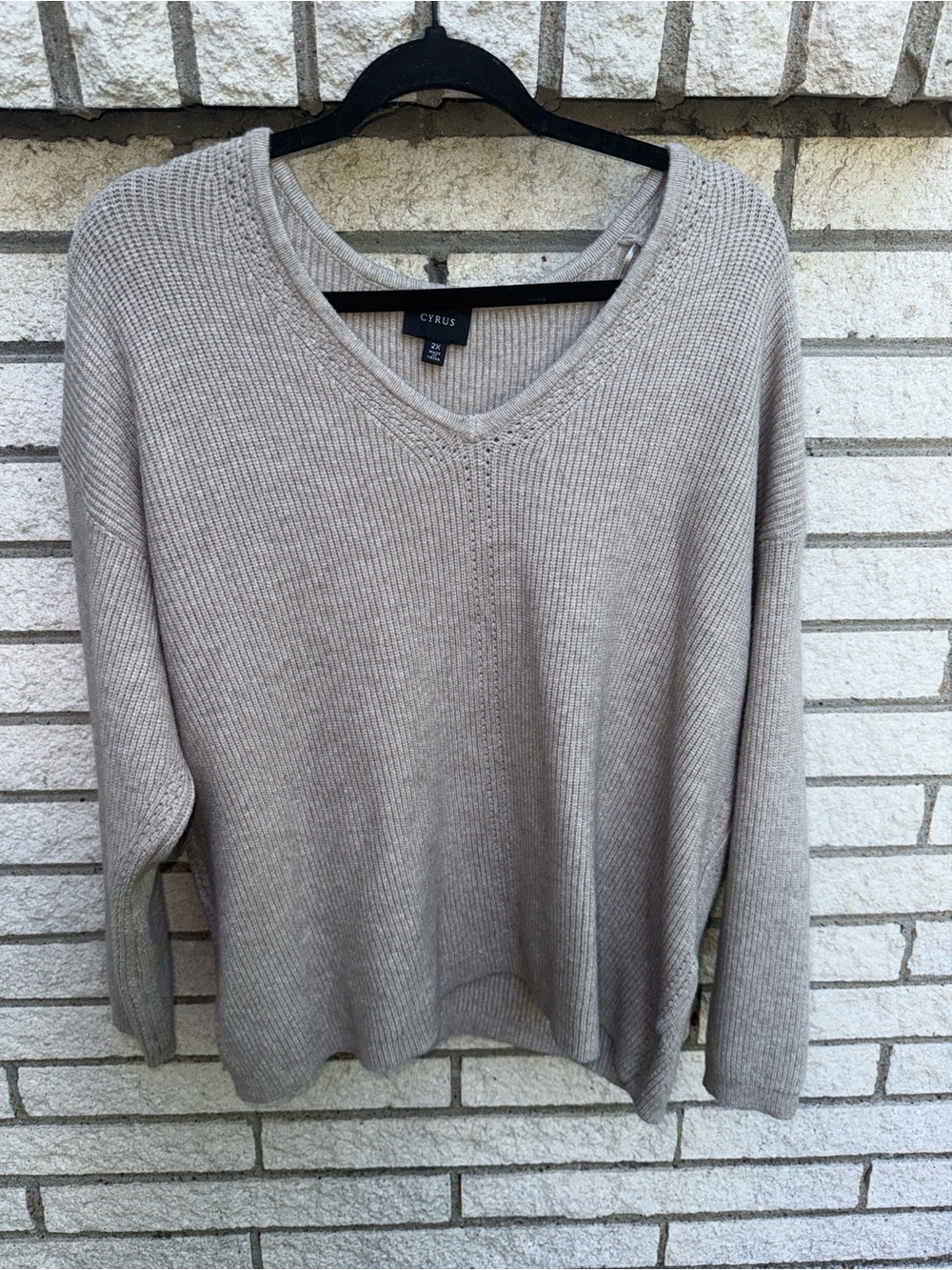 Cyrus Women's Light Taupe V-Neck Ribbed Knit Sweater